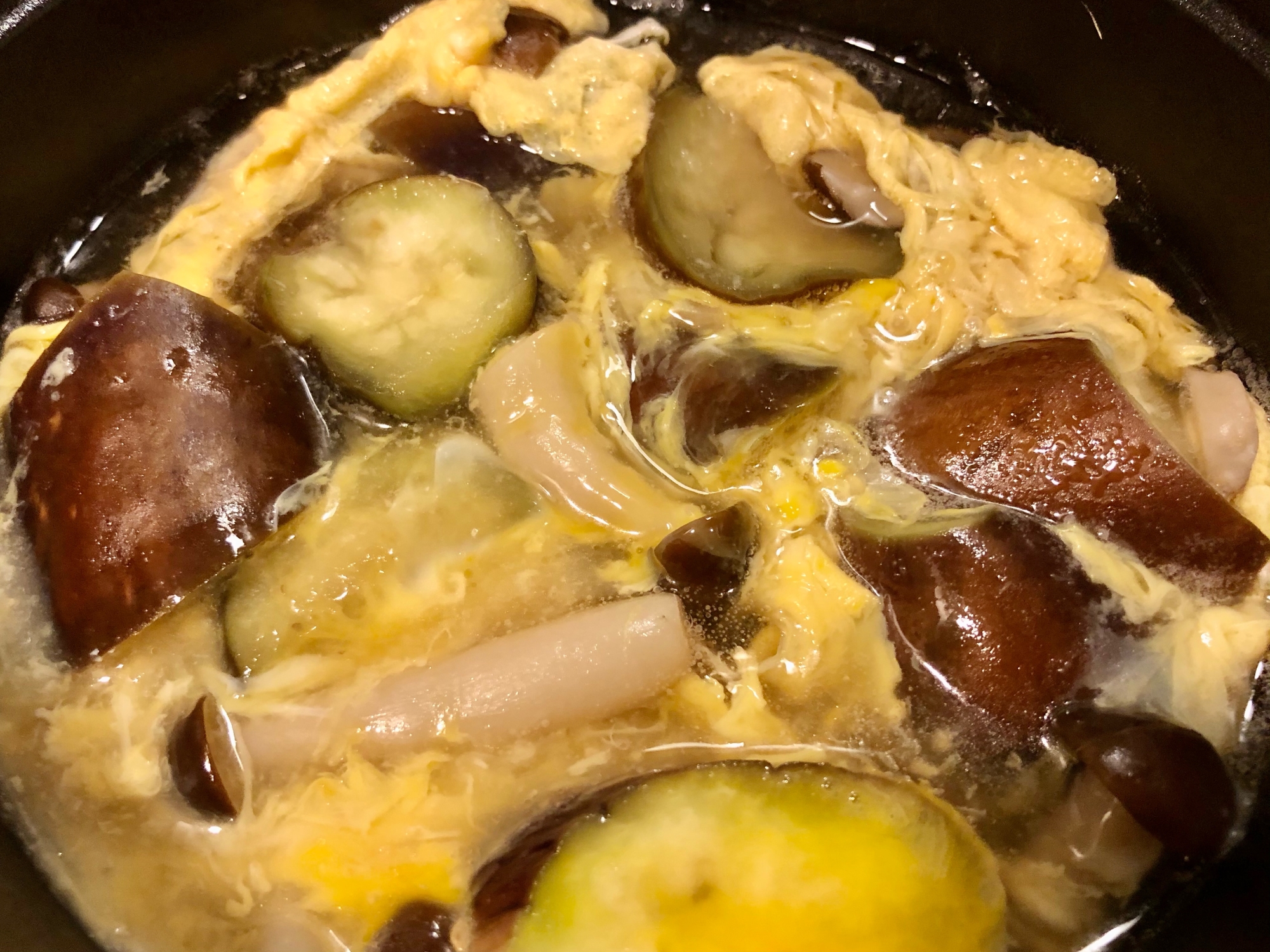 簡単副菜♫なすとしめじの卵の食べる生姜スープ