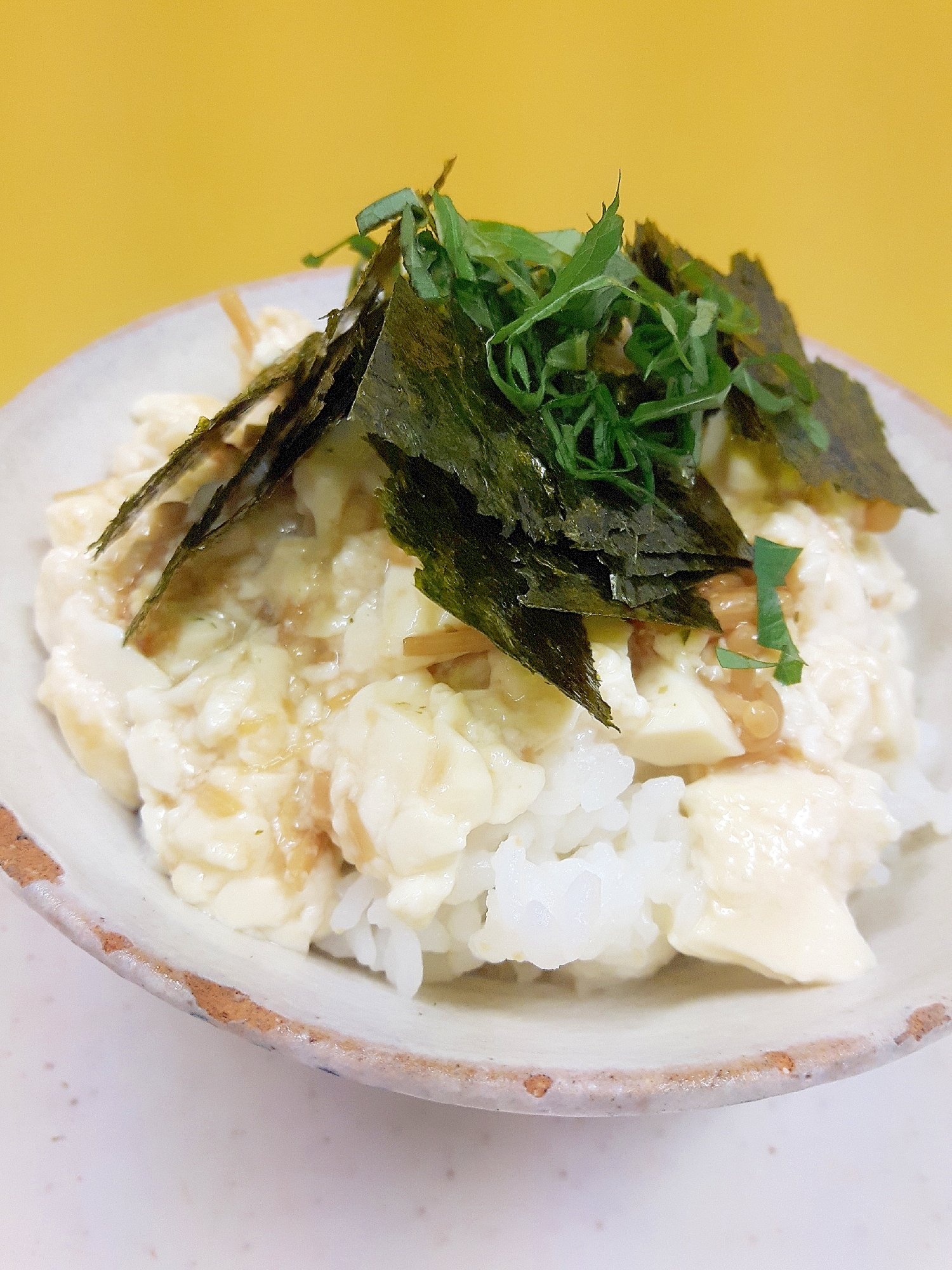 簡単・ヘルシー！豆腐となめこの丼大葉＆海苔風味♪