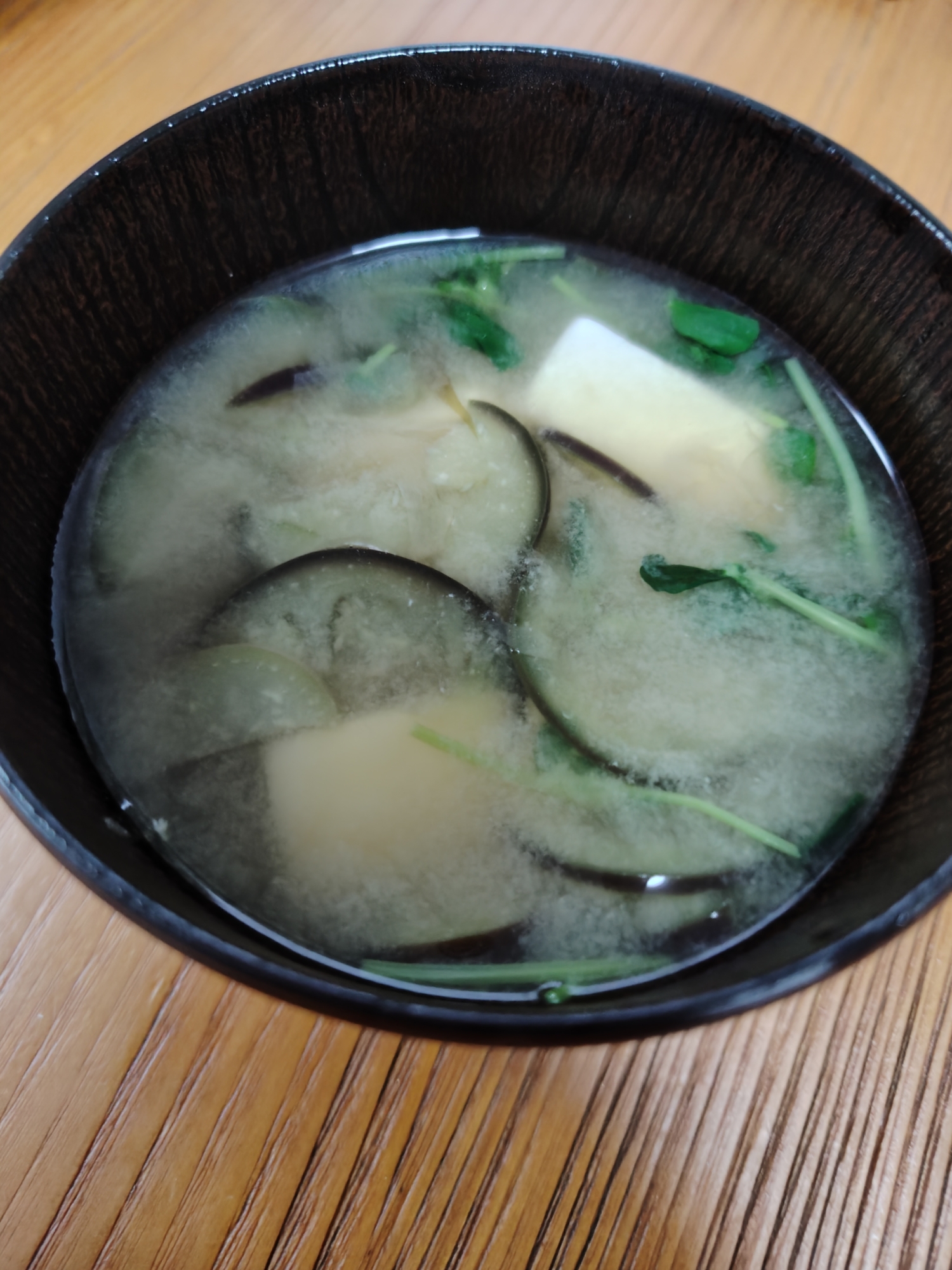 お豆腐と茄子と豆苗のお味噌汁