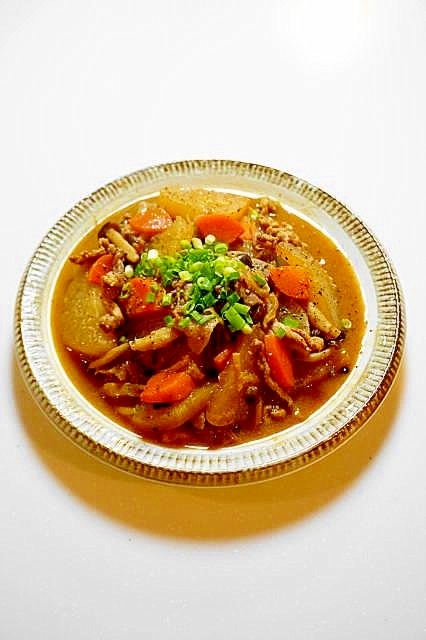 旨味を吸った大根が主役！豚肉と大根の味噌煮