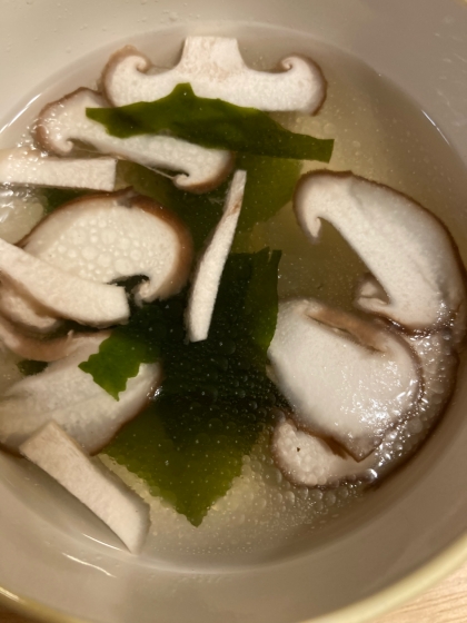 きのことわかめの中華スープ