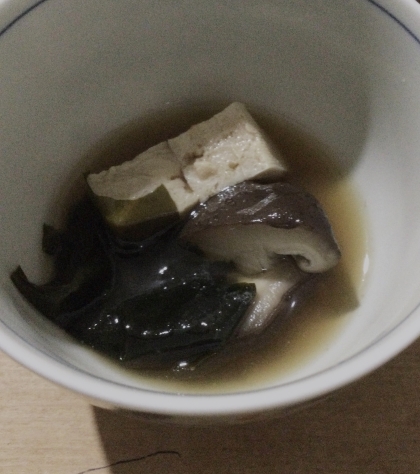 なめことわかめと麩の味噌汁