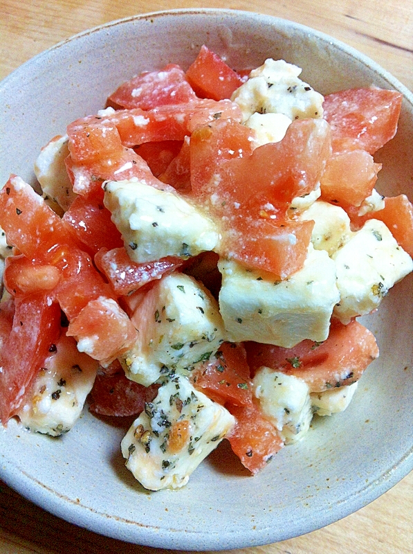 クリームチーズとトマトのカプレーゼ風サラダ。
