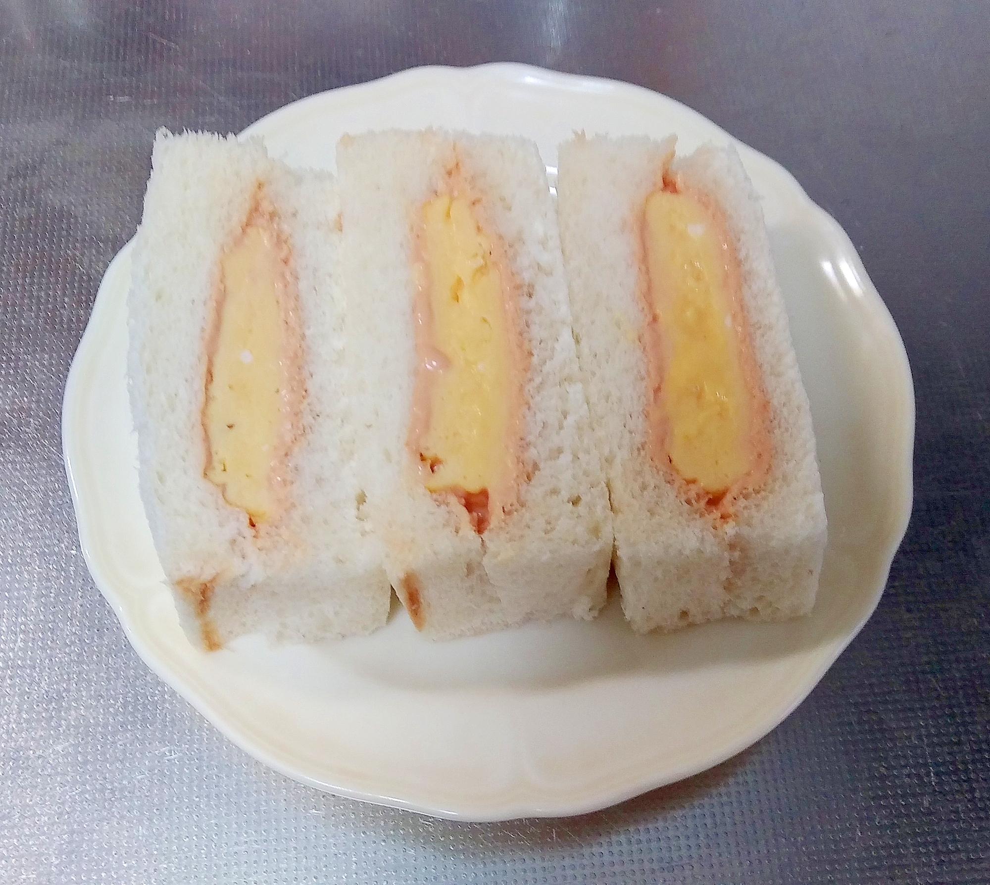 厚焼き卵サンド（オーロラソース）