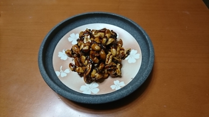 こんにちは！
時々無性にに食べたくなるピーナツ味噌。甘いばかりの市販の物と違って、これだとかつお節がきいてちょっと大人の味でとても良いですね。美味でした。