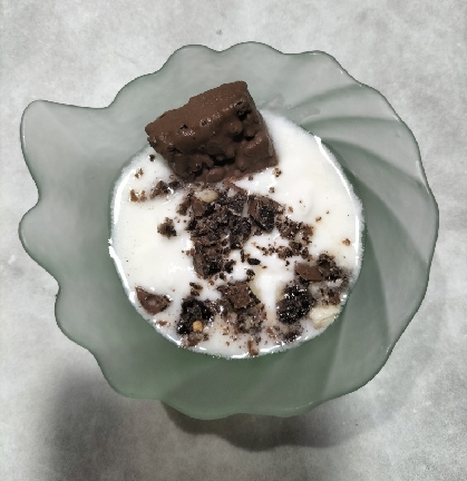 チョコお菓子で♪チョコまみれヨーグルト