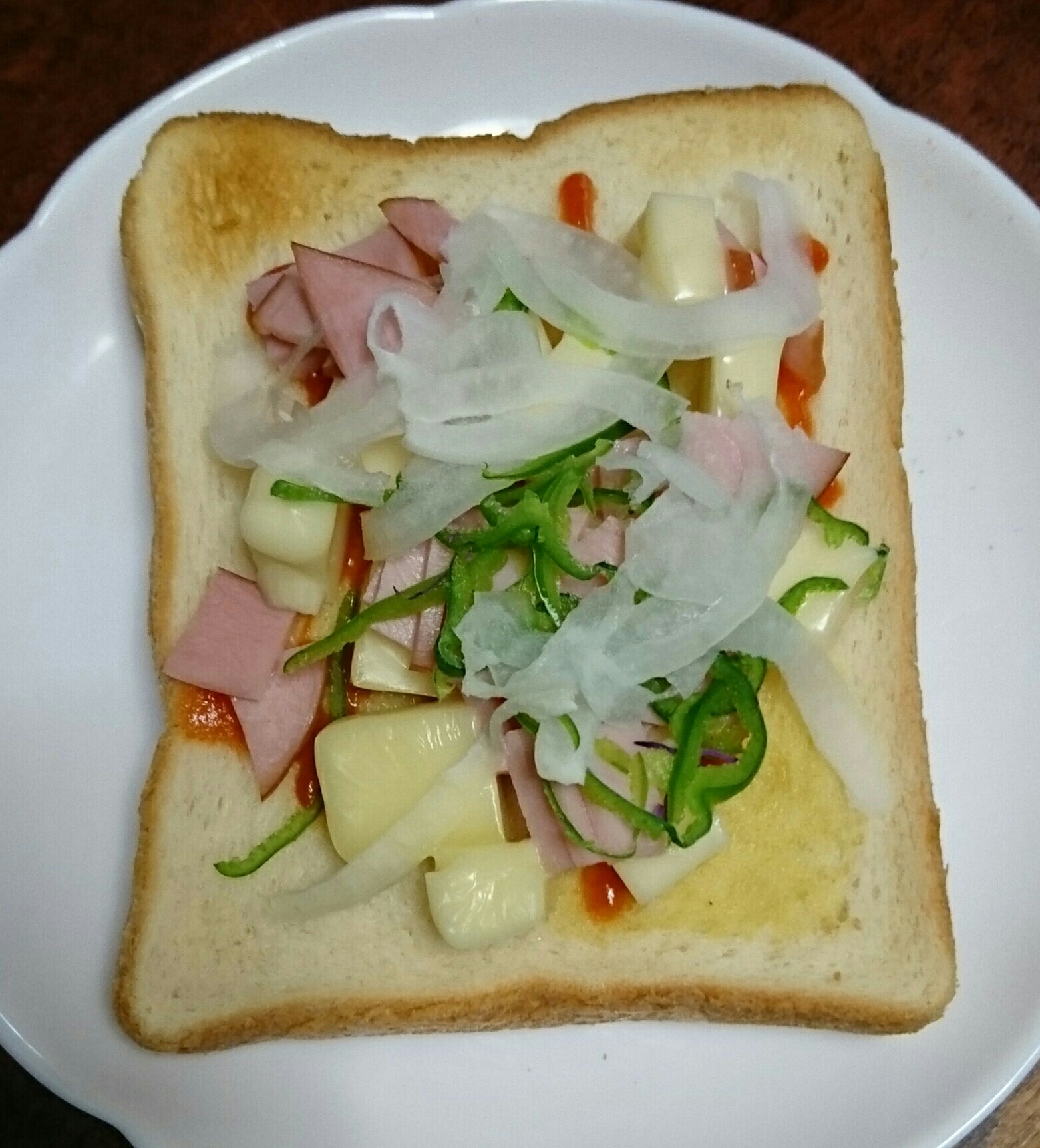 野菜チーズトースト