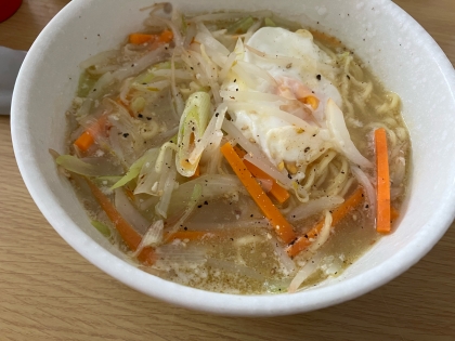 野菜たっぷりラーメン