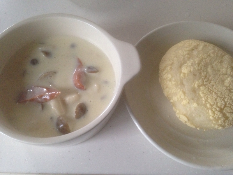 イングリッシュマフィンとウインナーのシチュー