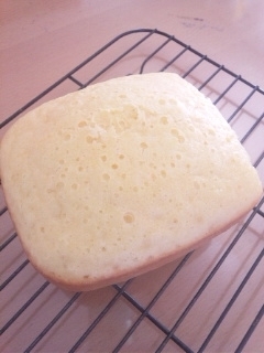 ずっと作りたかったチーズ蒸しパン。ＨＢの蒸しパン機能で蒸してみました。簡単なのにとってもおいしかったです！また作ります♪