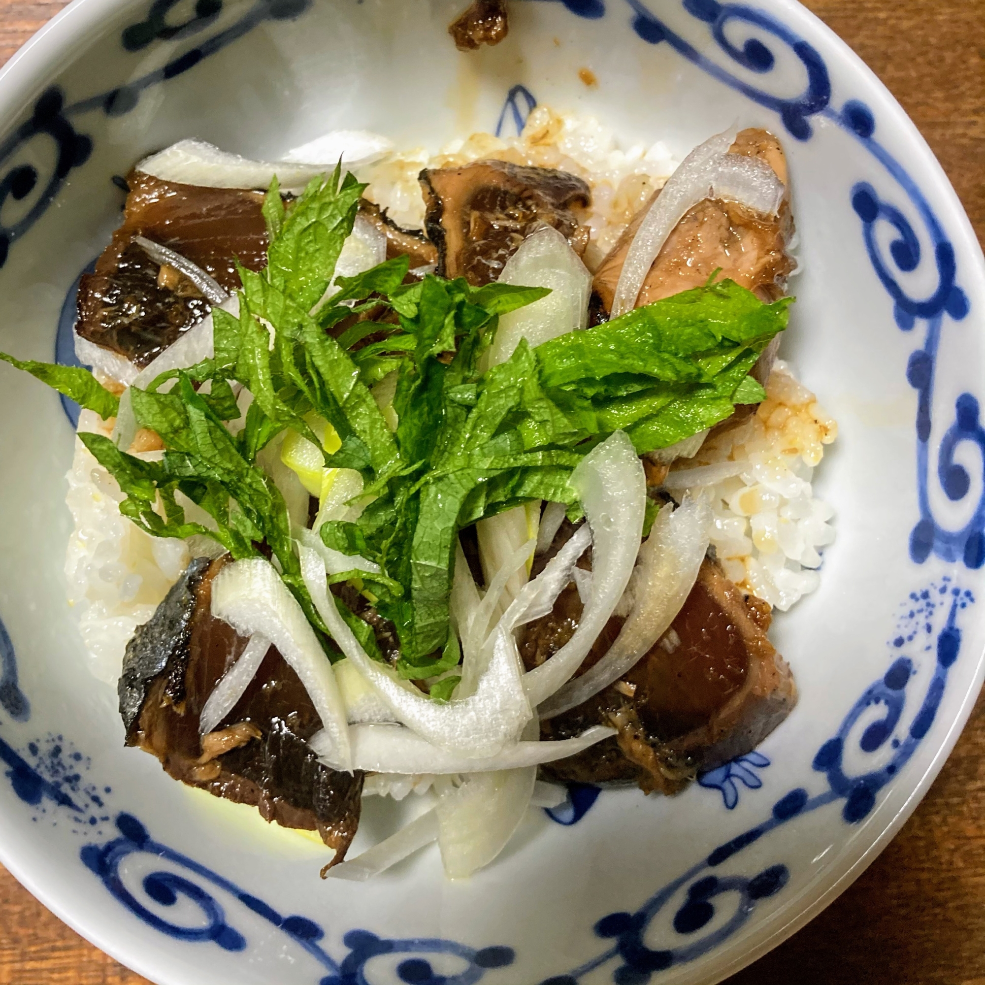 ニンニク醤油で鰹のたたき丼