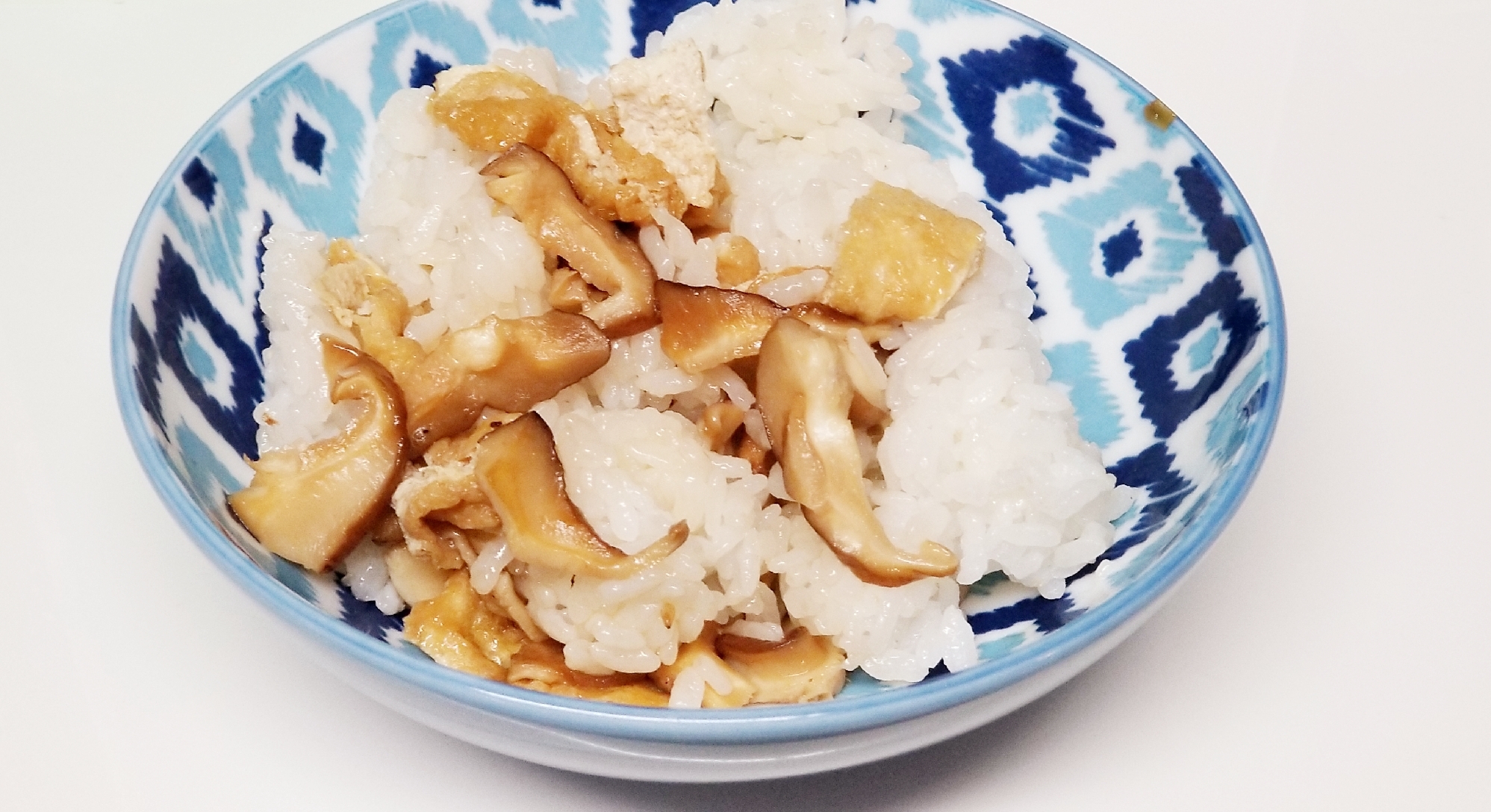 椎茸と油揚げの甘辛混ぜご飯