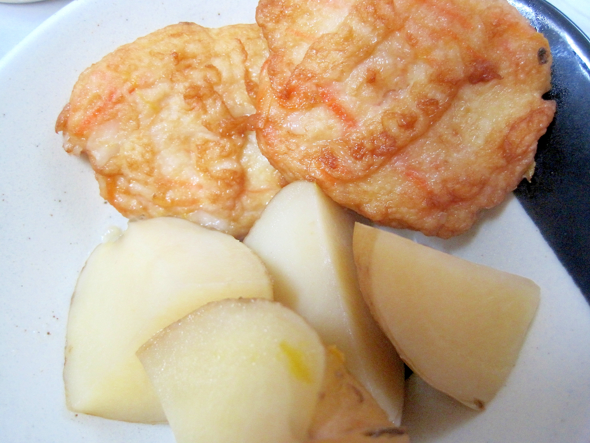 じゃがいもとさつま揚げの煮物 レシピ 作り方 By Yukkiy8 楽天レシピ