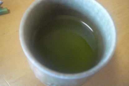 「どんだけ汗かくの・・・・・・？」って言うくらい、
最近汗かいているので
塩分補給にこちらの塩緑茶は良いですね。
(*^_^*)