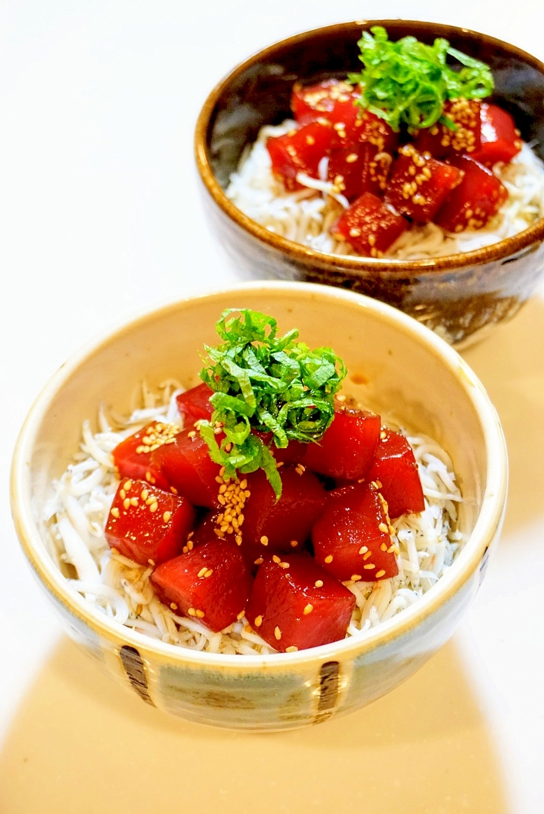紅白で目出度い二食丼!マグロしらす丼