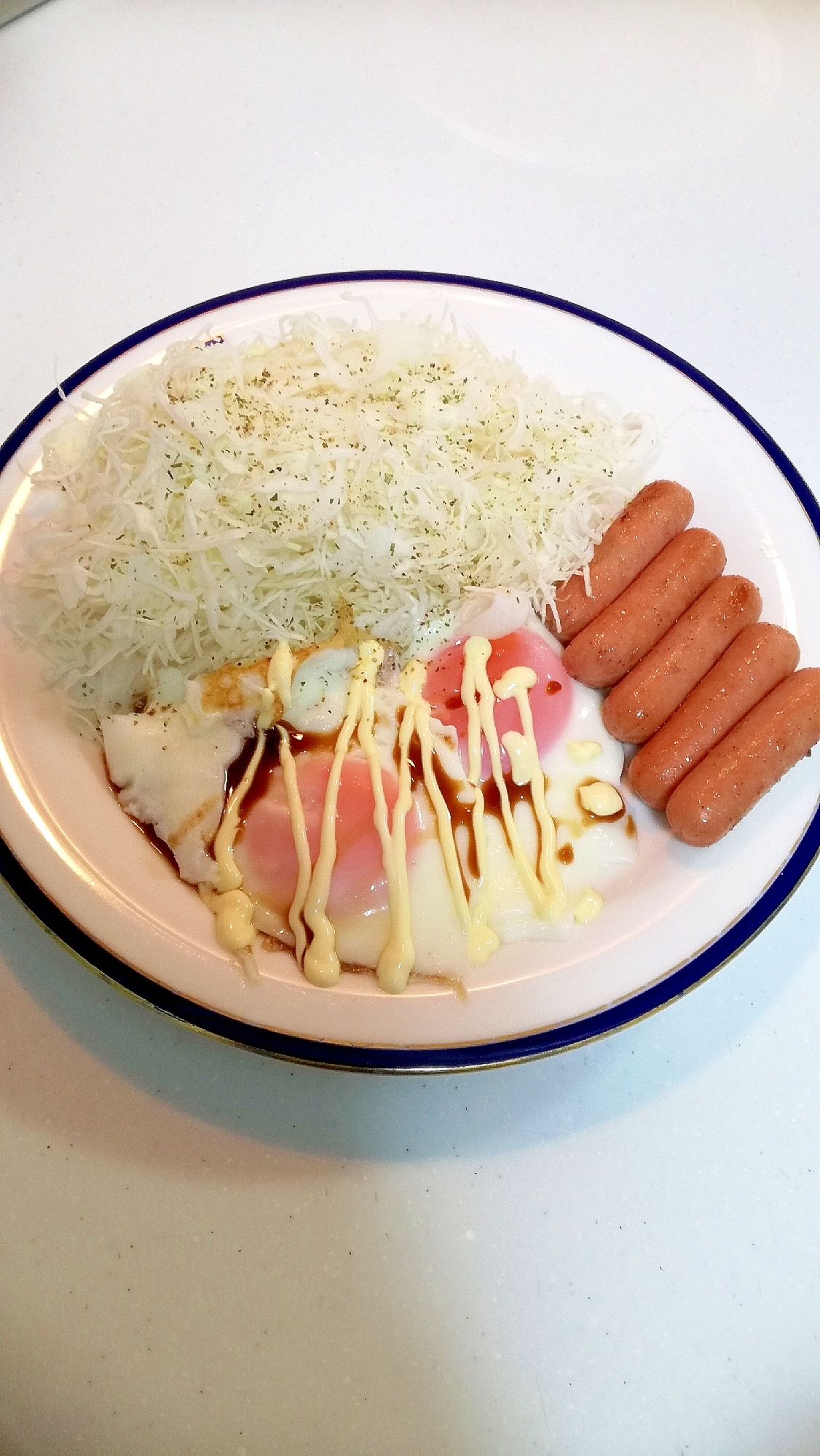 目玉焼きとウインナーのワンプレート