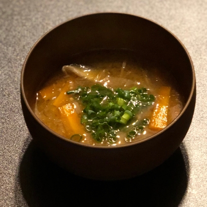 椎茸とにんじんの味噌汁