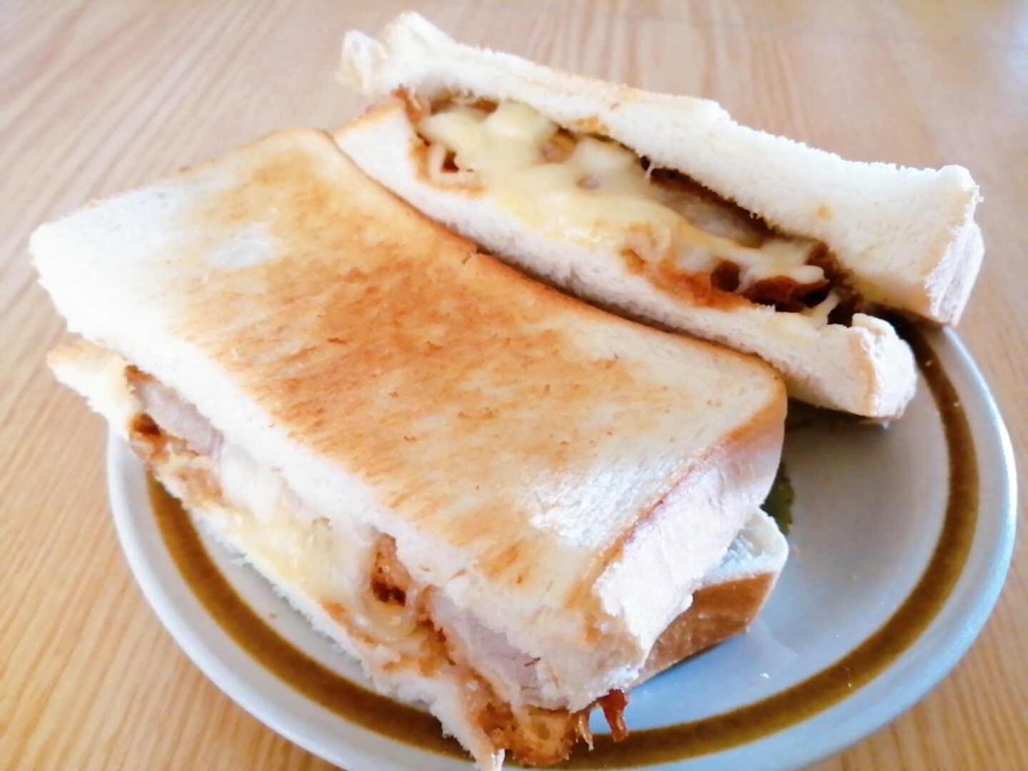 ソース味☆ロースカツのチーズホットサンド