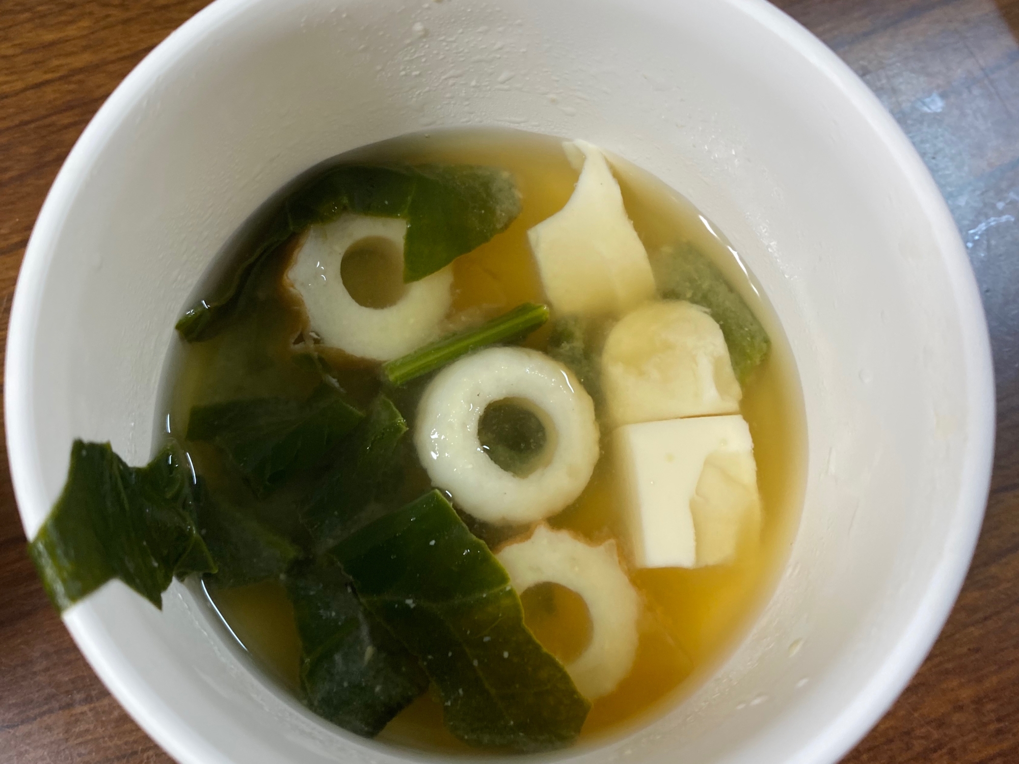 ほうれん草とちくわと豆腐の味噌汁