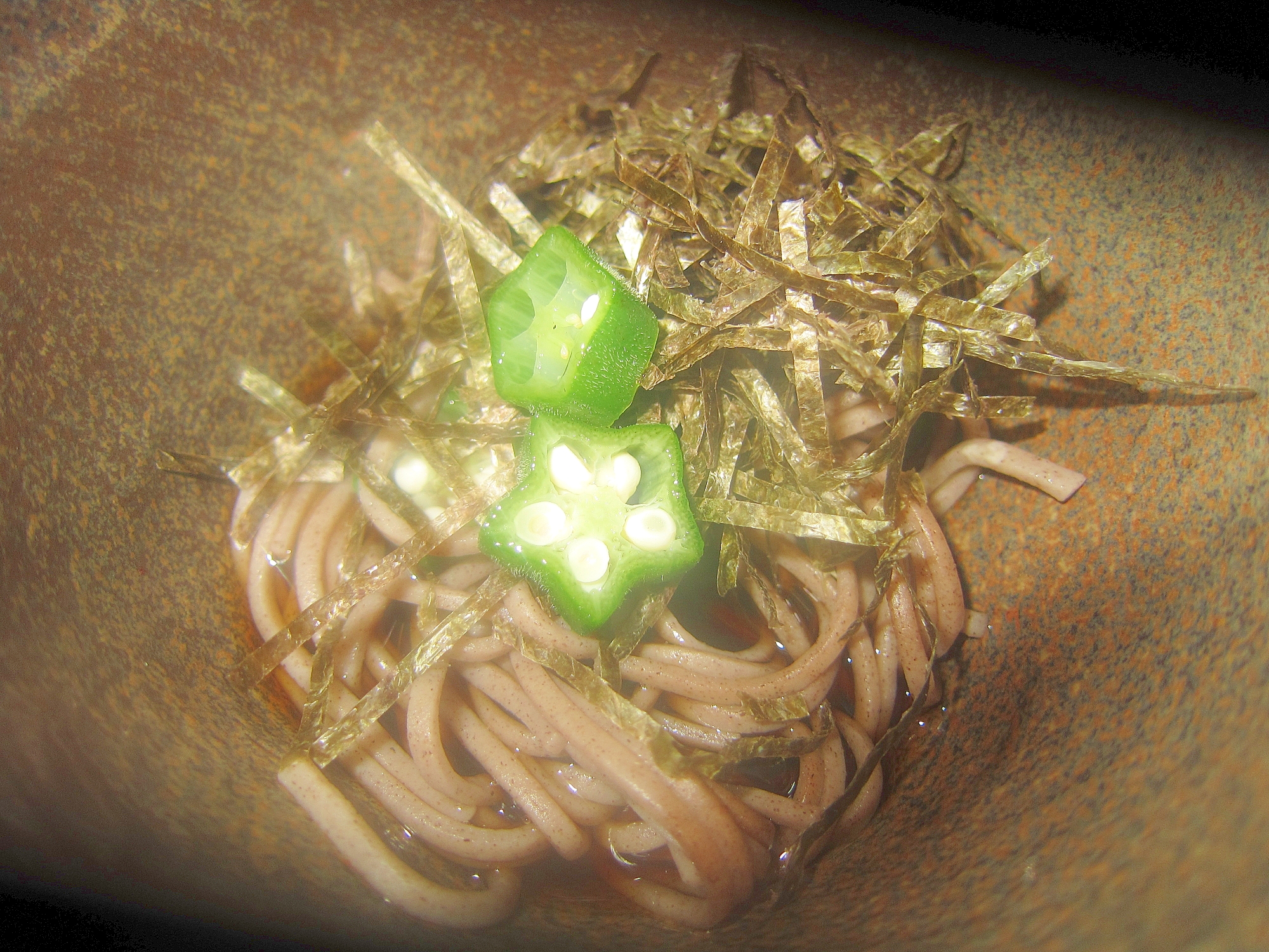 きざみ海苔とオクラグリルのひとくち蕎麦