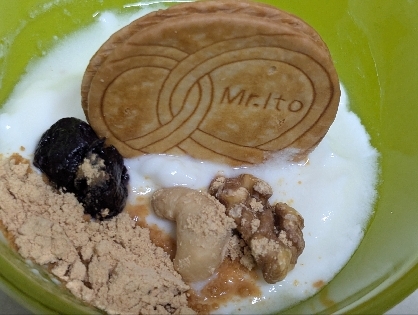 美活しましょᕷ*ゴーフルとナッツのヨーグルトꕤ୭*