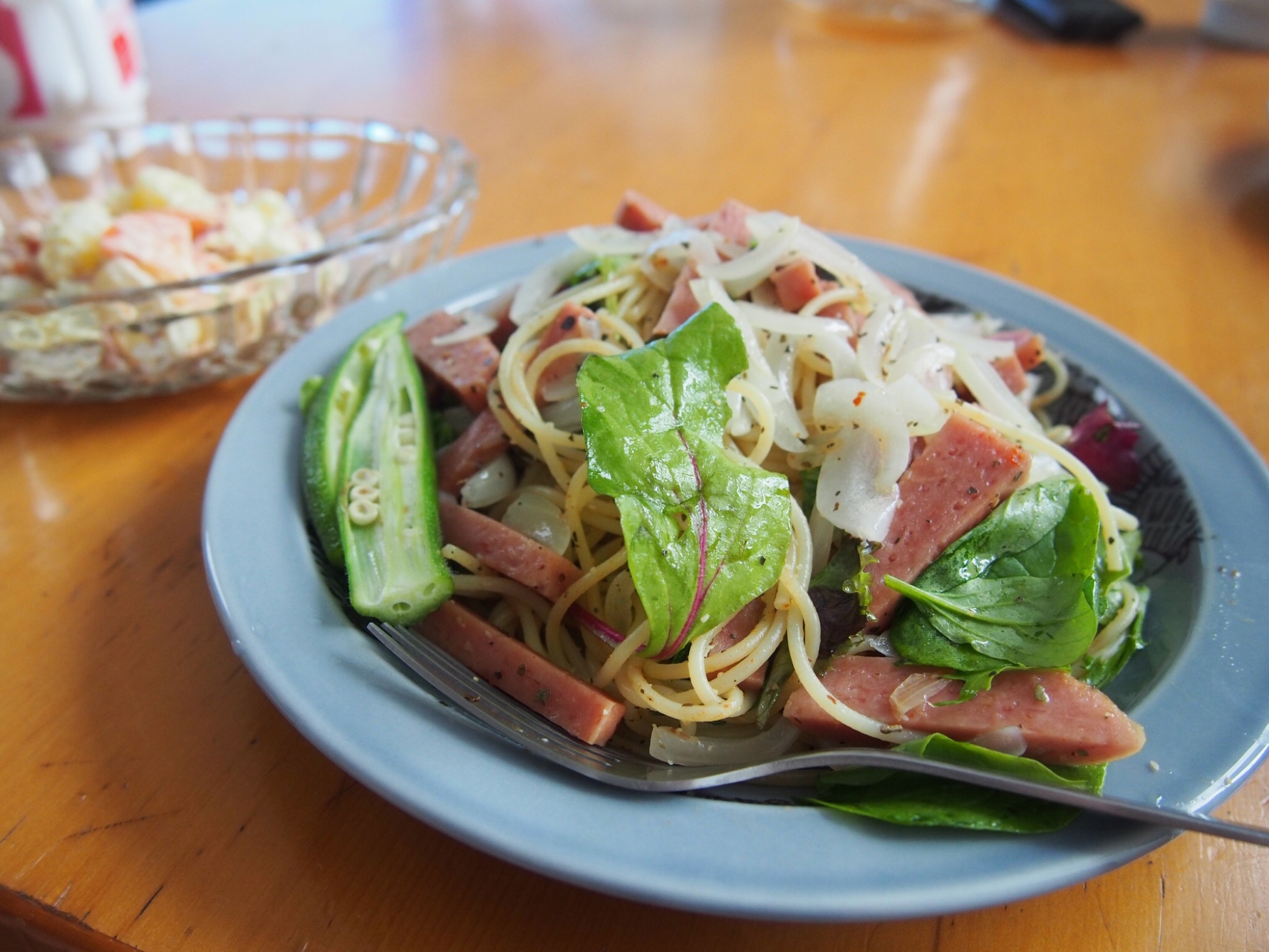 スパムと緑野菜のパスタ