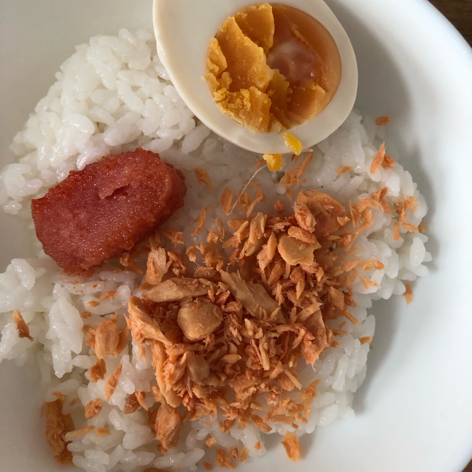 鮭と茹で卵と明太子ご飯