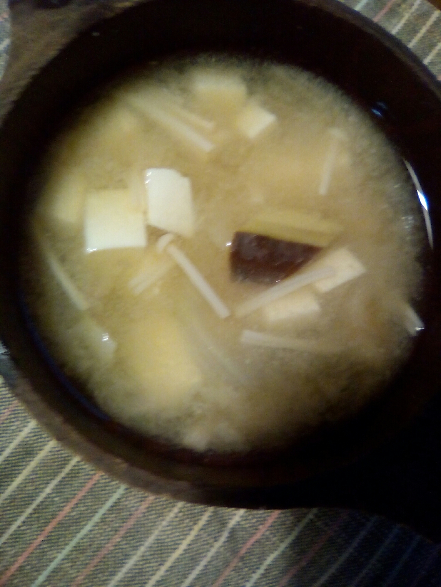 豆腐となすとえのきの味噌汁