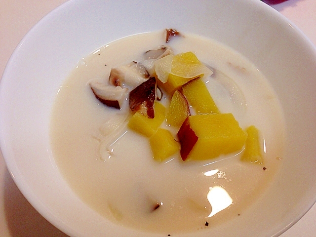 簡単☆椎茸とサツマイモのクリームスープ