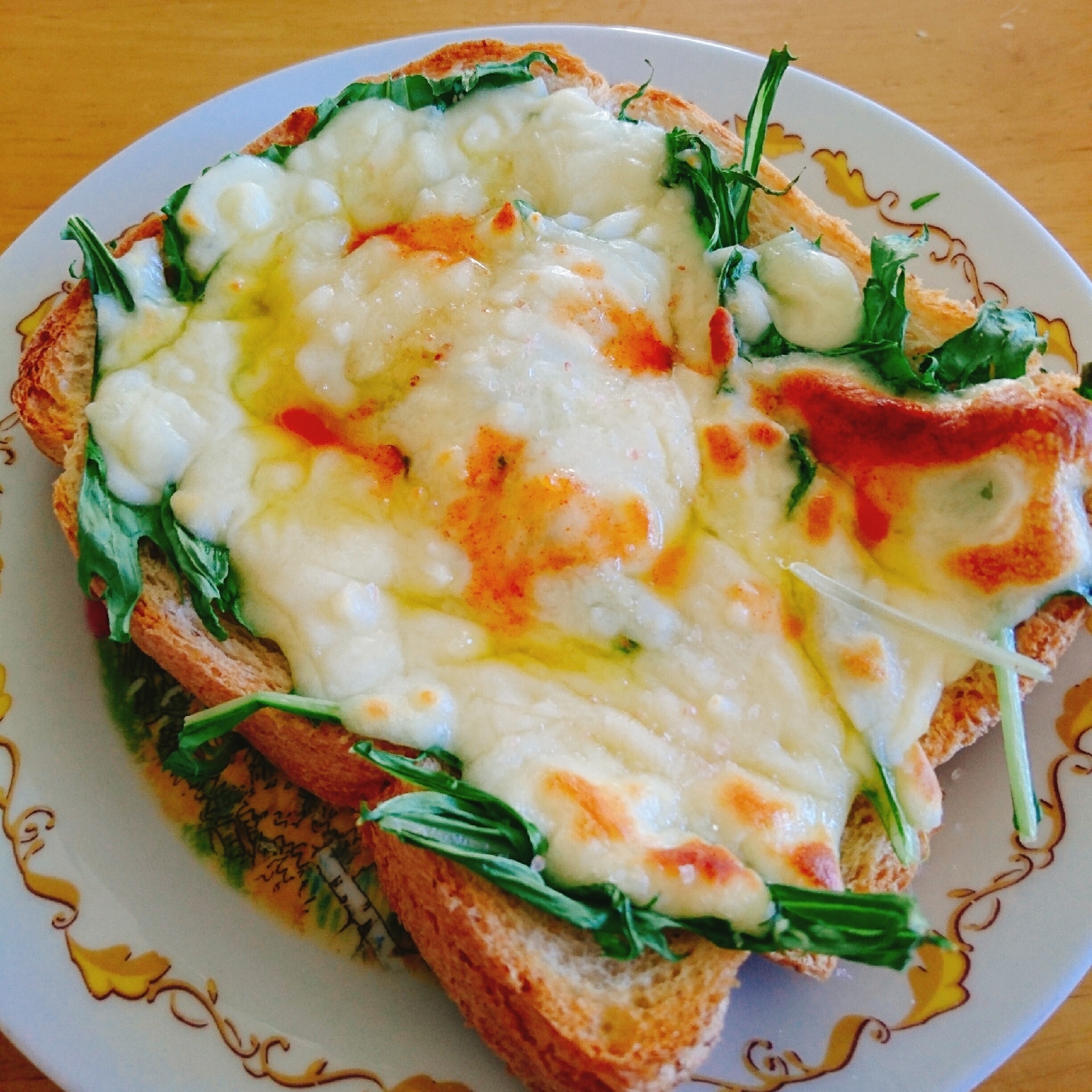 水菜とモッツァレラチーズのトースト