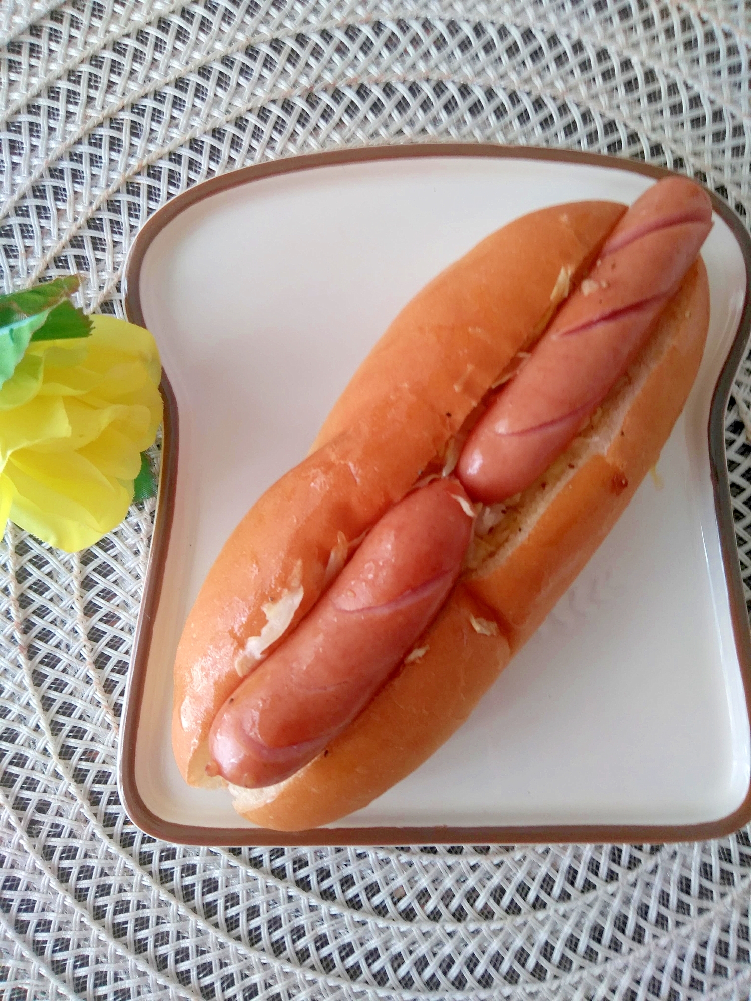 きゃべつソテー入りホットドック