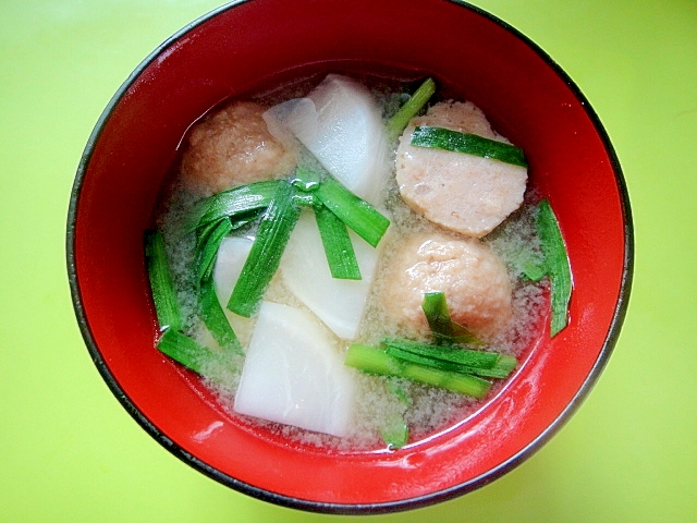 カブと肉団子の味噌汁