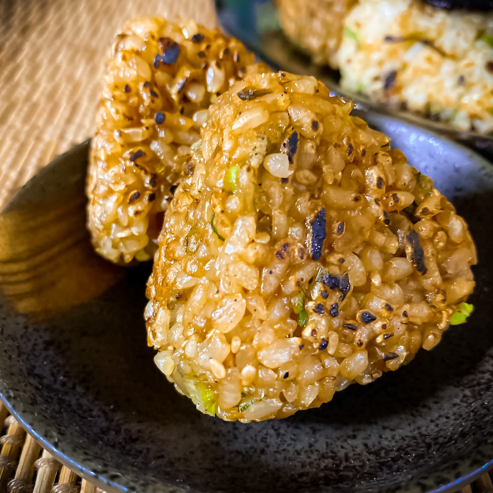 ネギとザーサイの中華風味噌焼きおにぎり