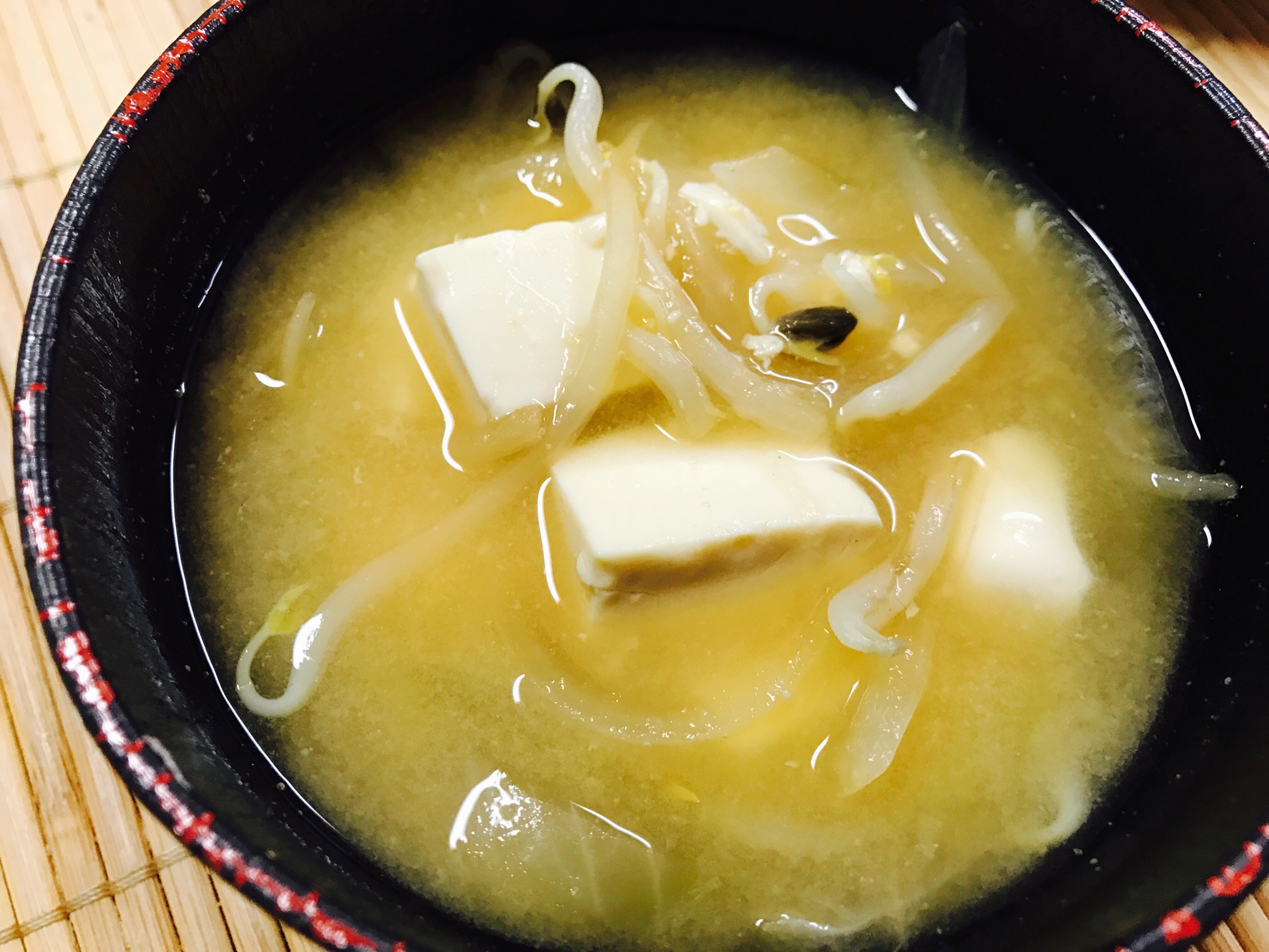 玉ねぎ&豆腐&もやしの味噌汁