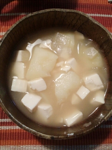 豆腐とじゃがいもの味噌汁