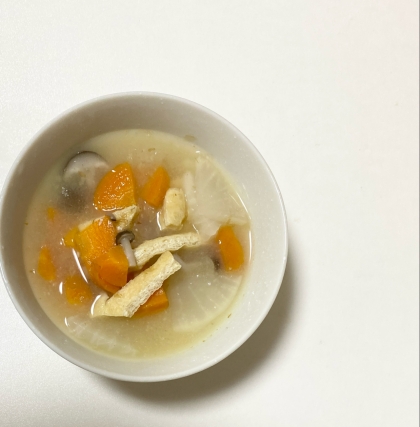 人参もやし油揚げの味噌汁