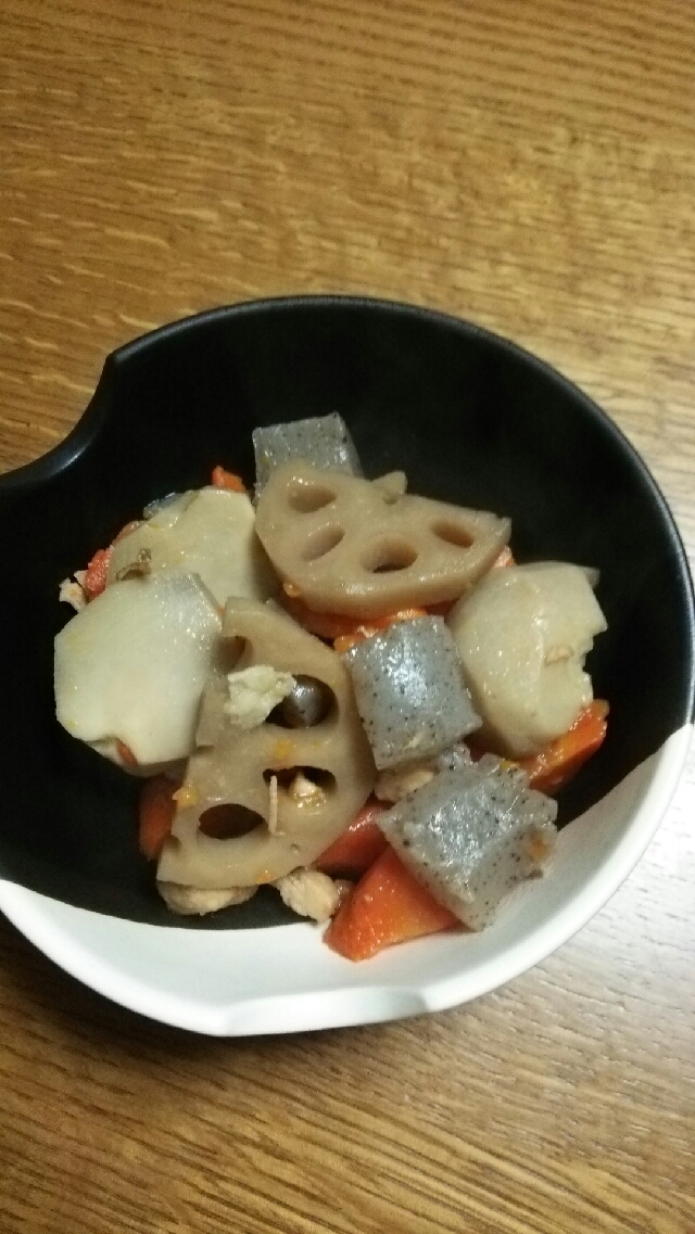 小芋と鶏胸肉の煮物（人参・レンコン・こんにゃく）