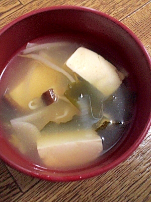 豆腐、もやし、玉ねぎのみそ汁