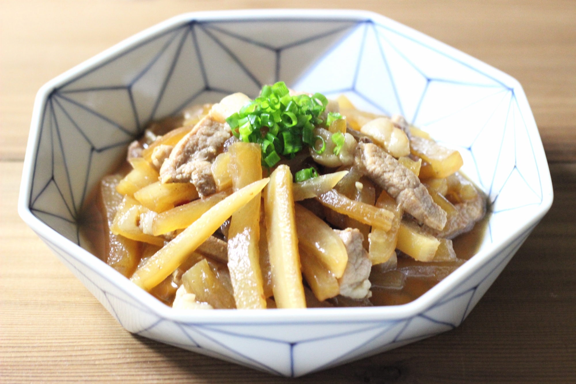 五香粉で大根と豚ロース肉の煮物