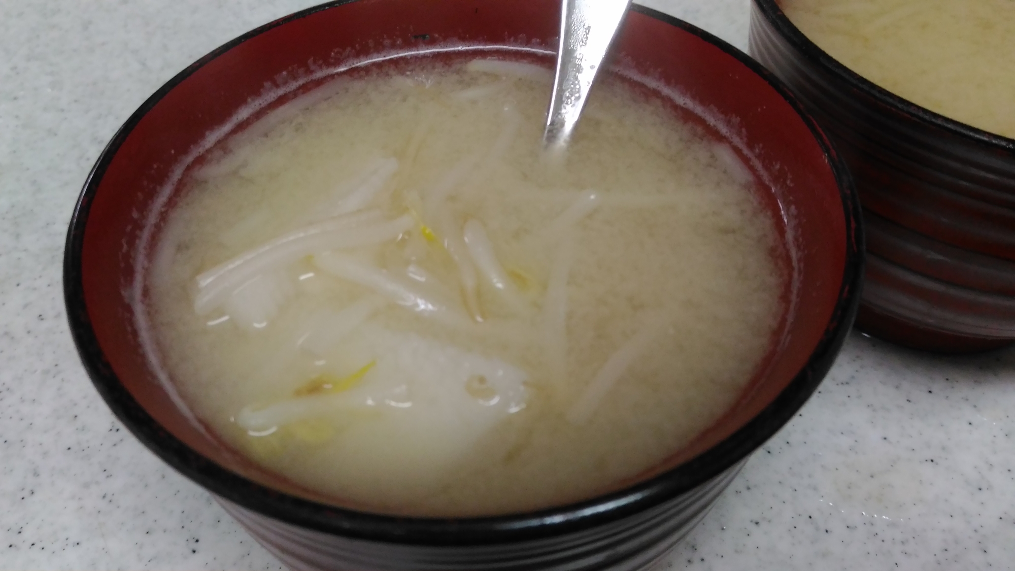 長芋ともやしの味噌汁