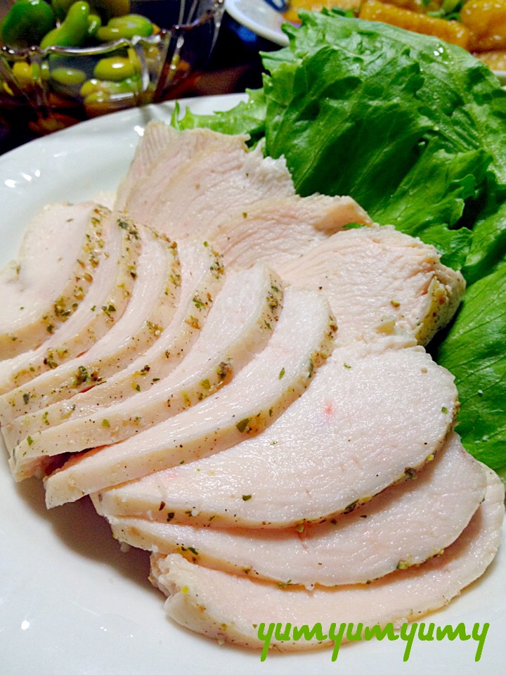 蒸し鶏です☆むね肉も簡単にジューシー＆やわらか～♪