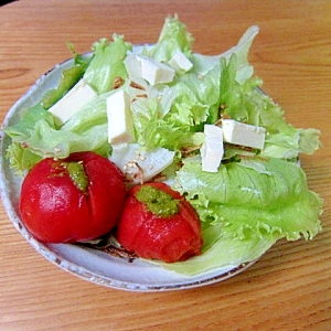 トマトバジルペーストサラダ