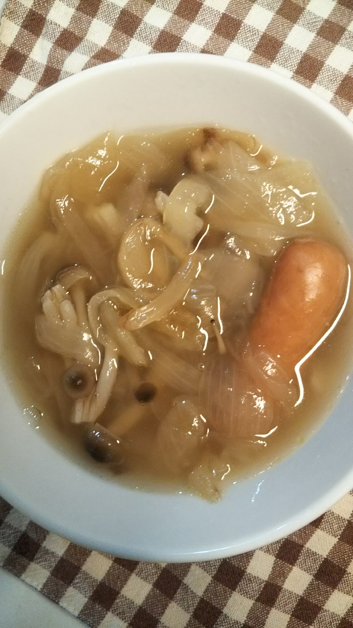 玉ねぎとソーセージのスープ