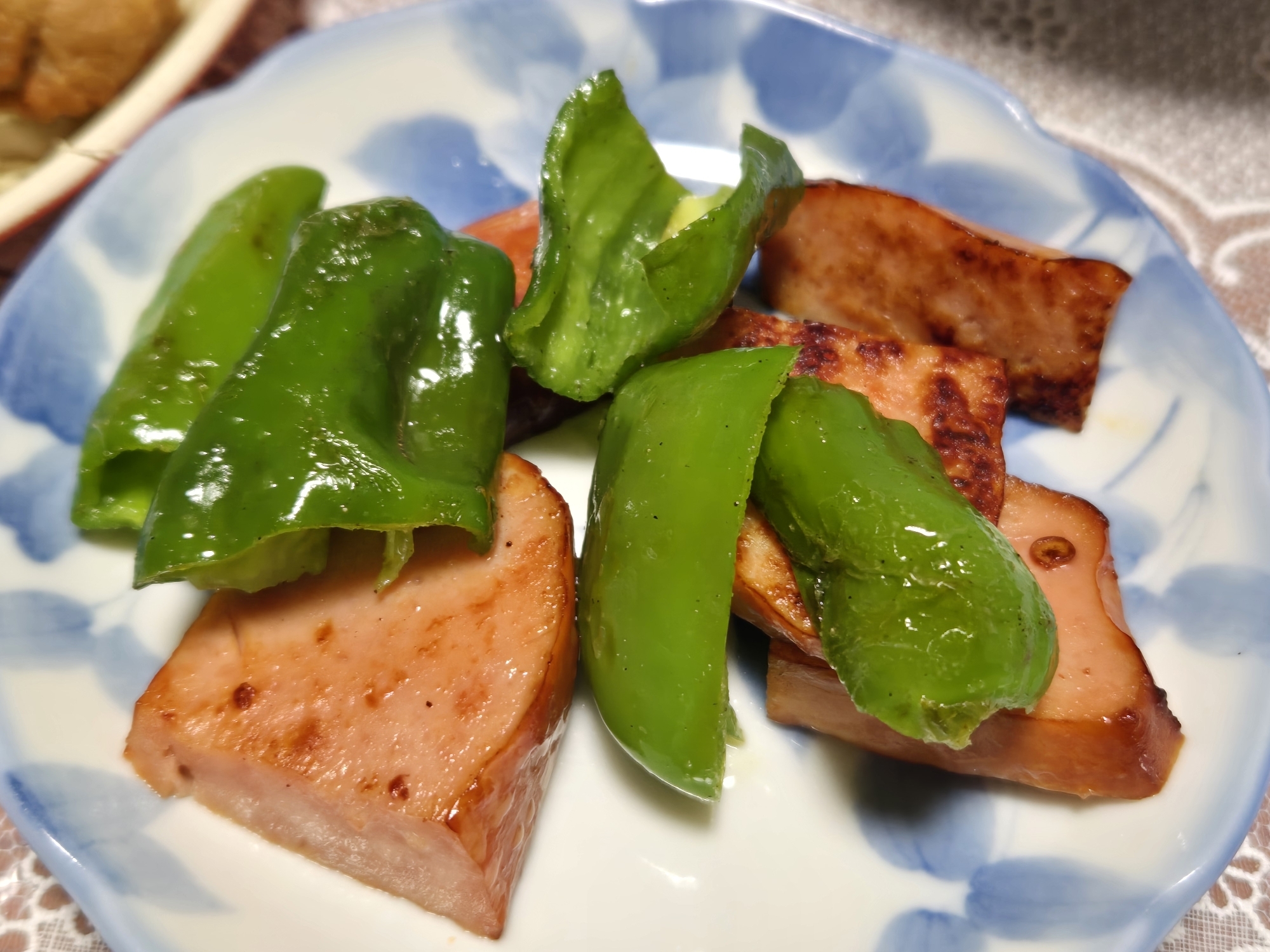 焼豚ハムとピーマンの炒め物