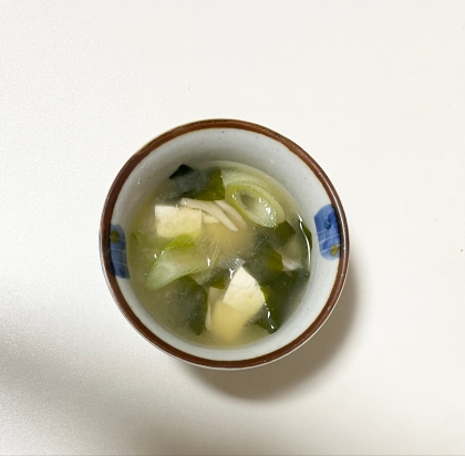 チンゲン菜と豆腐の味噌汁
