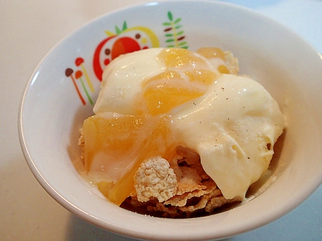 玄米フレークとバニラアイスとみかんゼリーのデザート