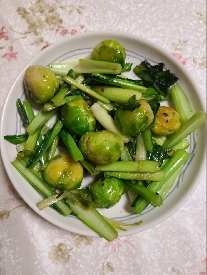 付け合せに♪芽キャベツのオリーブ塩コショウ焼き♡