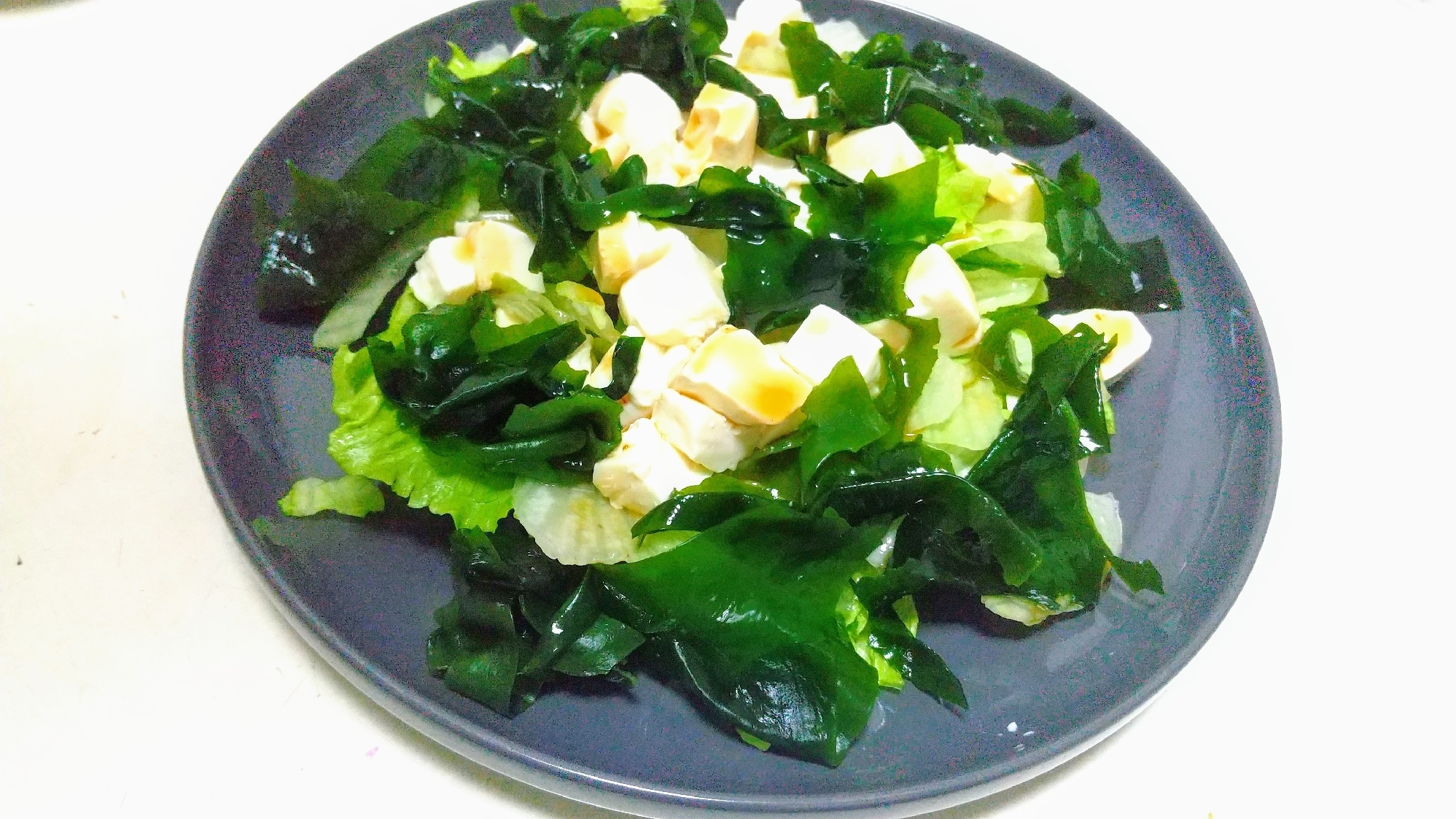 豆腐わかめレタスの青じそドレッシングサラダ