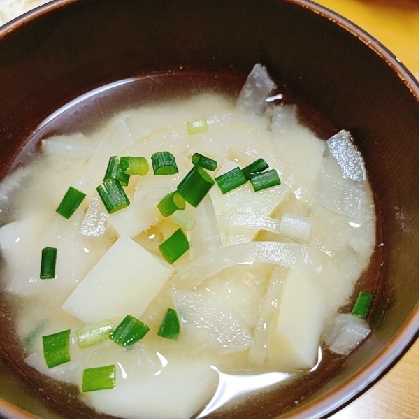 1人分のシンプルなじゃがいものお味噌汁☆