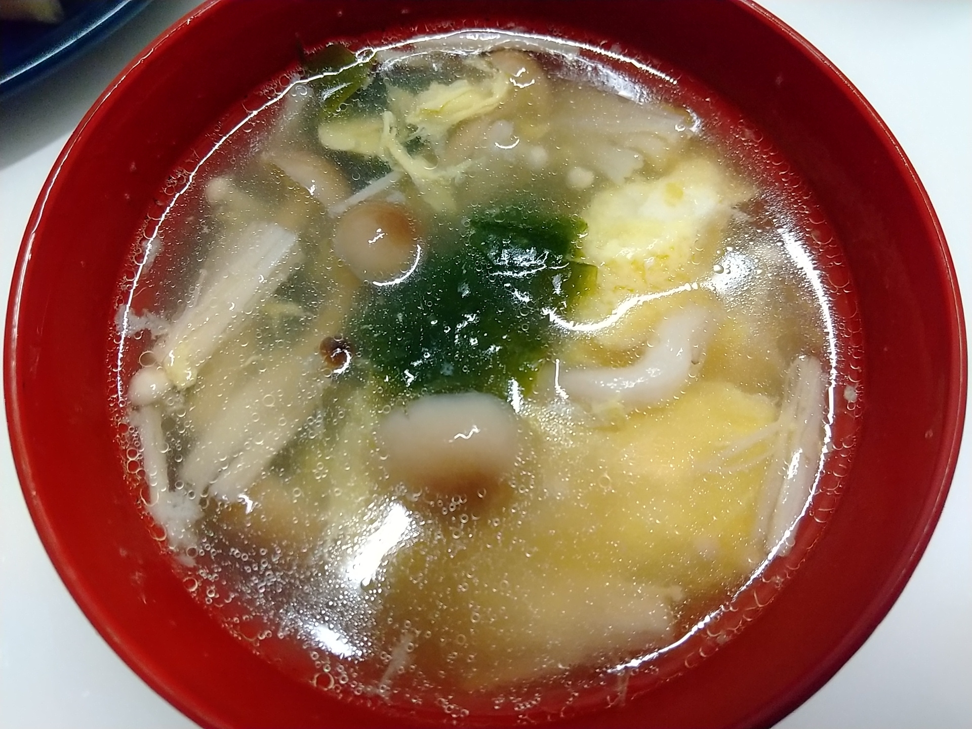 卵とキノコのお吸い物